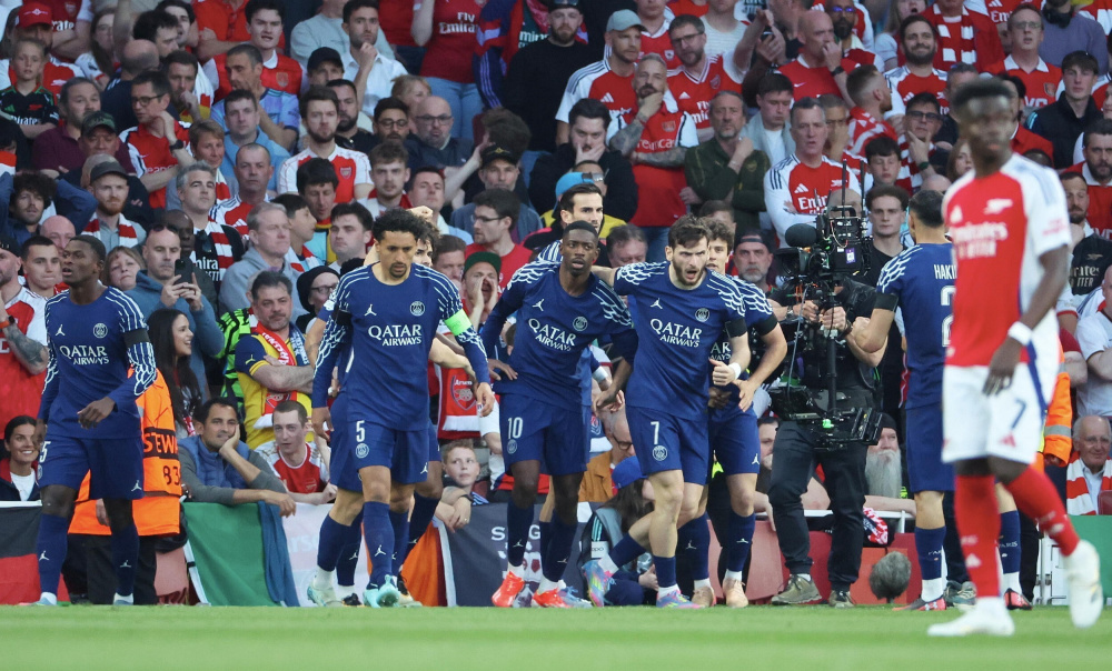 湖人这双核是真不稳！艾顿又软又没态度，东契奇一打铁心态就崩！