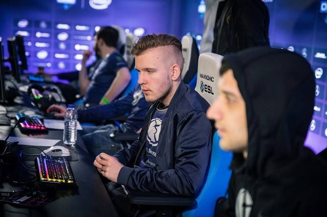 TES赢麻咯！LPL各位置入选最佳阵容TOP1：Knight11次入选独步天下