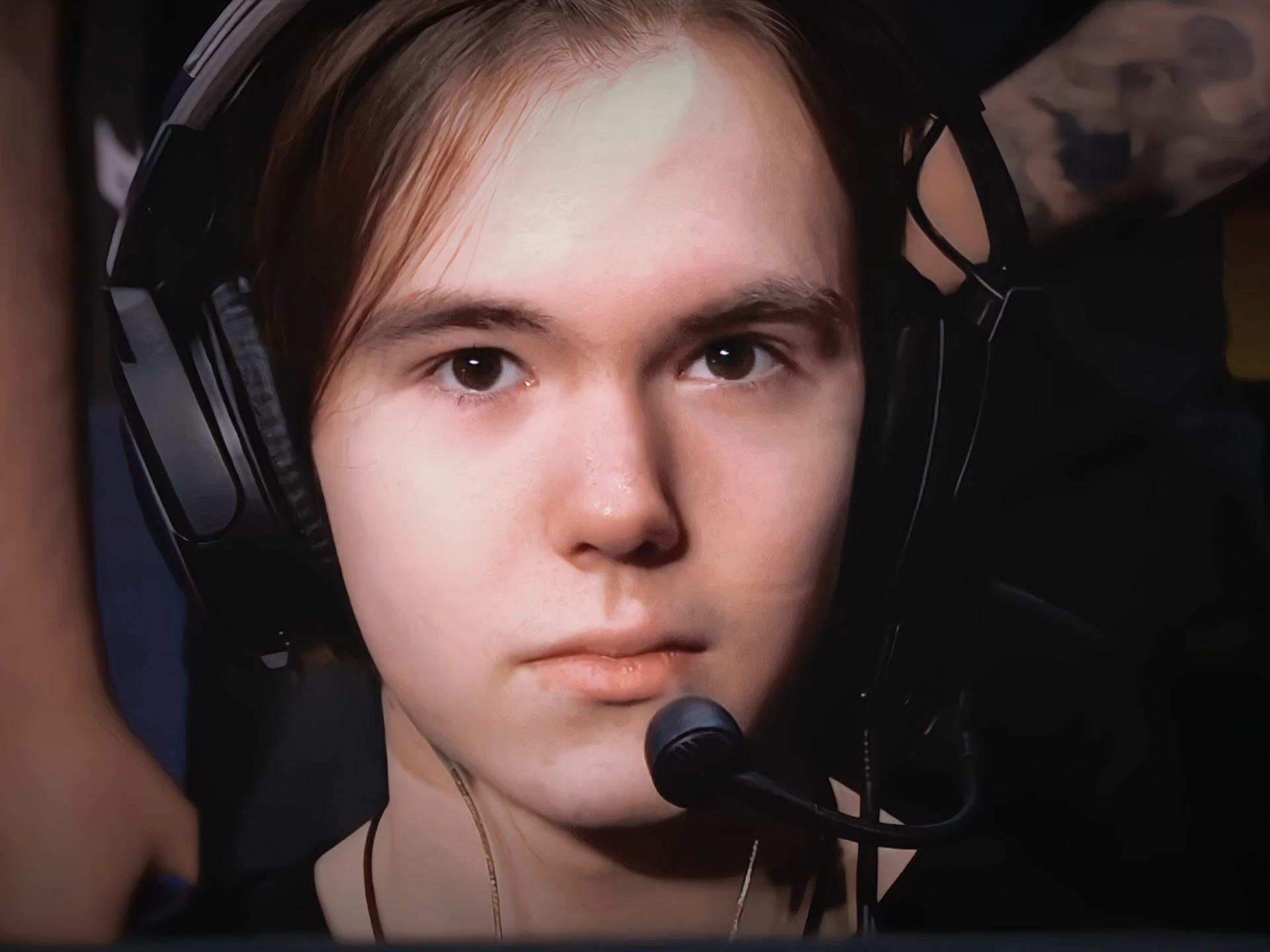 Johnny Speeds 引起了组织的注意，因为 hampus 的到来;