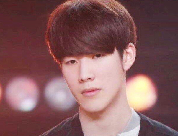 T1 3-1 GEN！队史第十座LCK奖杯，LCK史上第二支全胜夺冠队伍